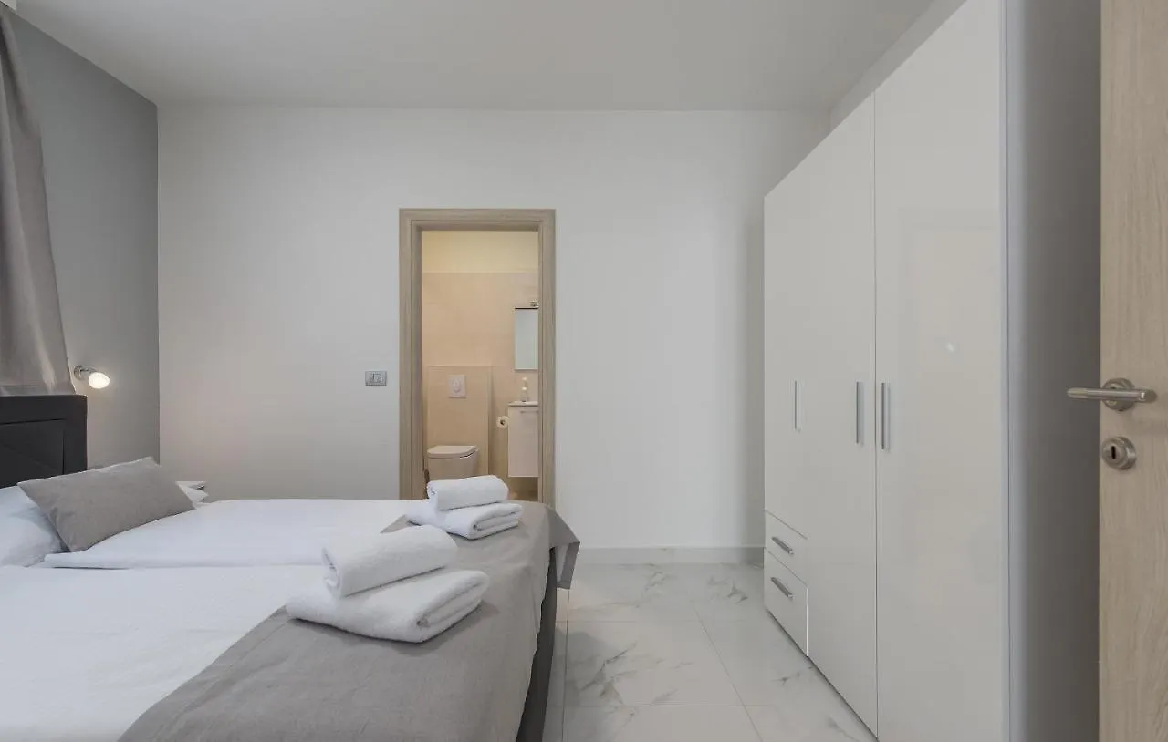 Green Palm Vrsar 아파트